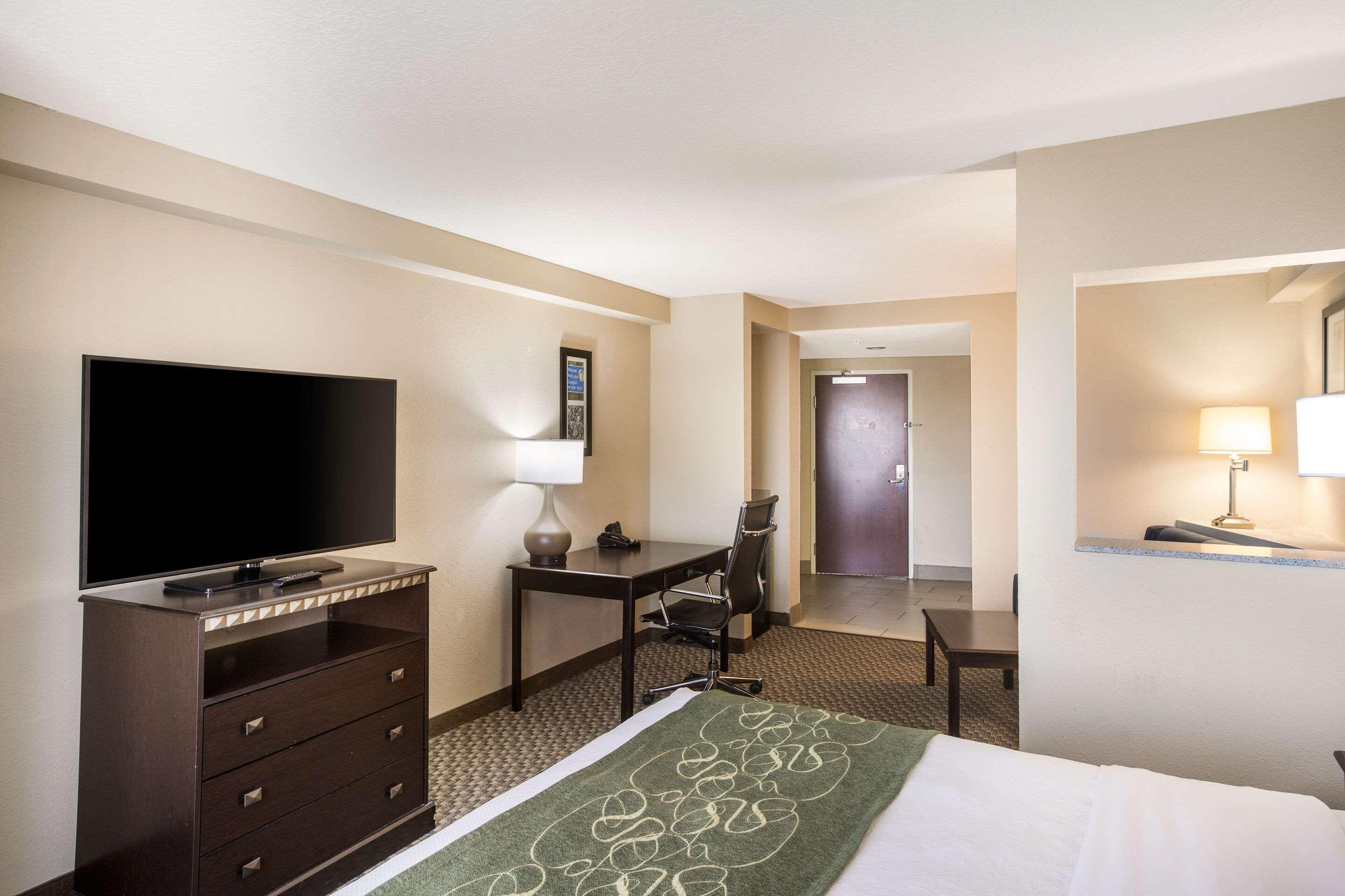 Comfort Suites Forsyth Near I-75 Екстериор снимка