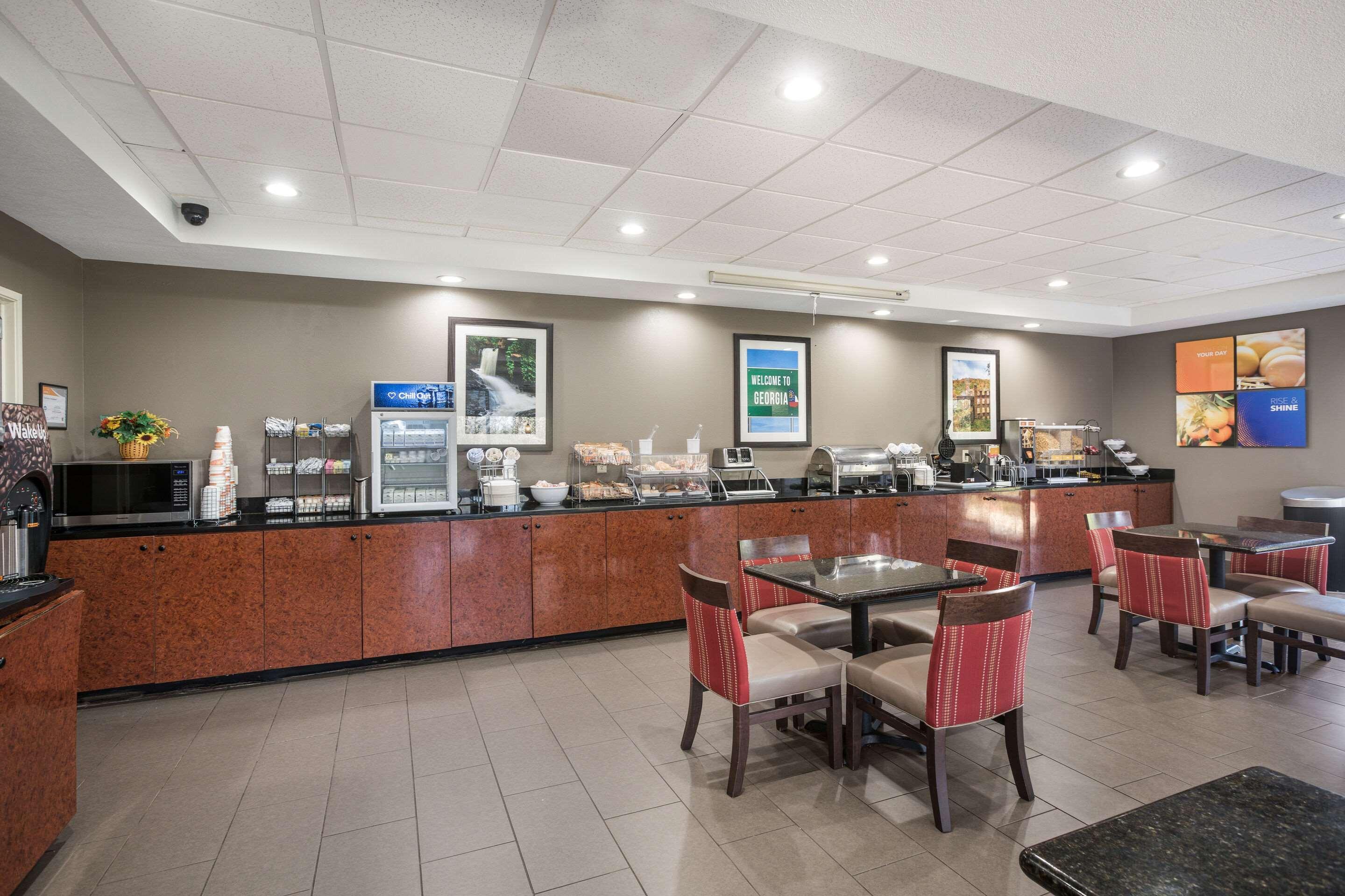 Comfort Suites Forsyth Near I-75 Екстериор снимка