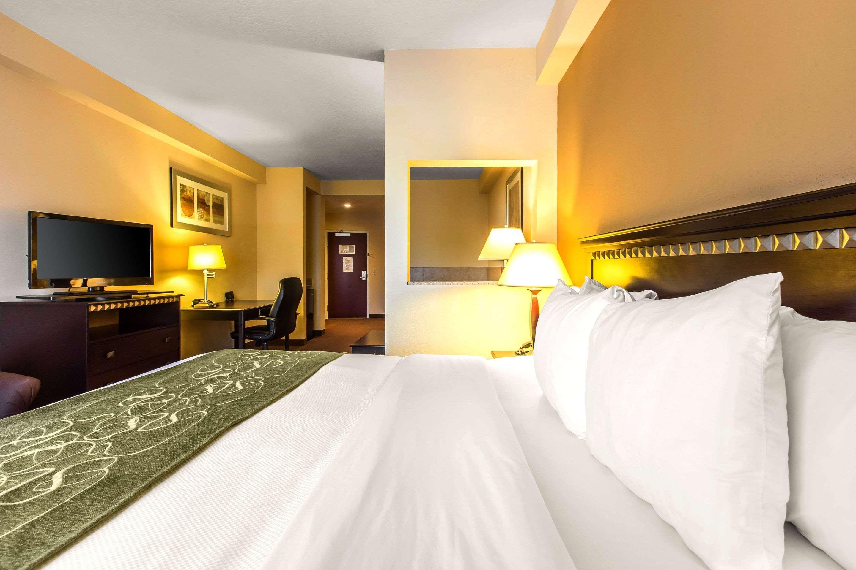 Comfort Suites Forsyth Near I-75 Екстериор снимка