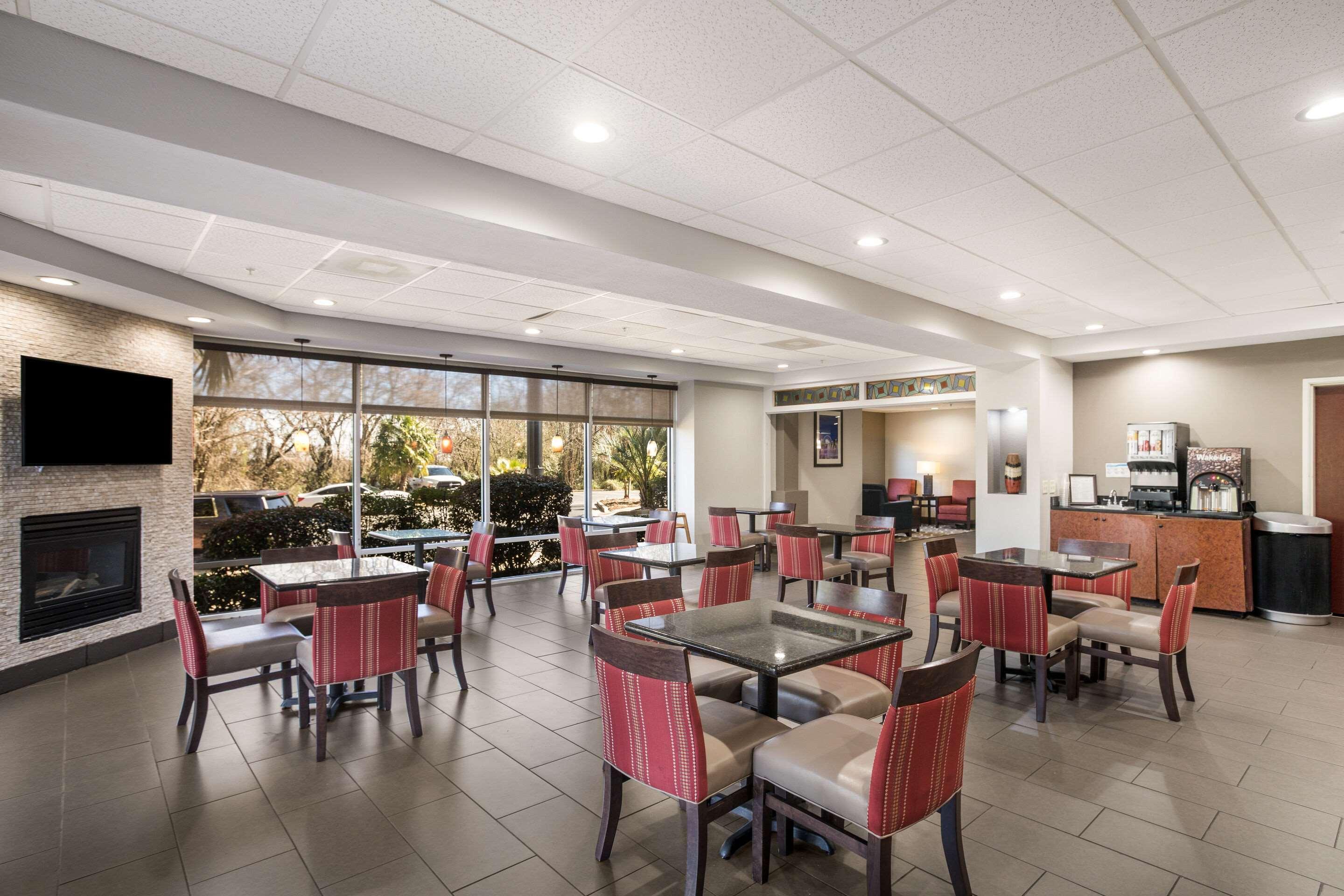 Comfort Suites Forsyth Near I-75 Екстериор снимка
